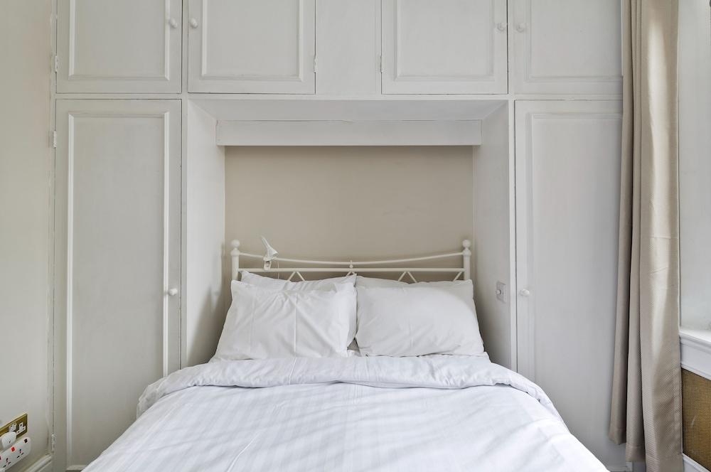 Charming Apartment Close To Kings Road Chelsea by Underthedoormat 1