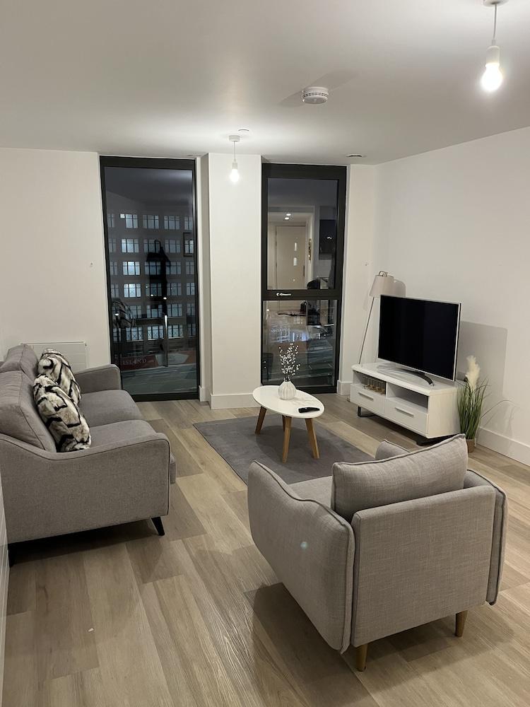 Brand New 2 Bedroom Near Olympic Stadium