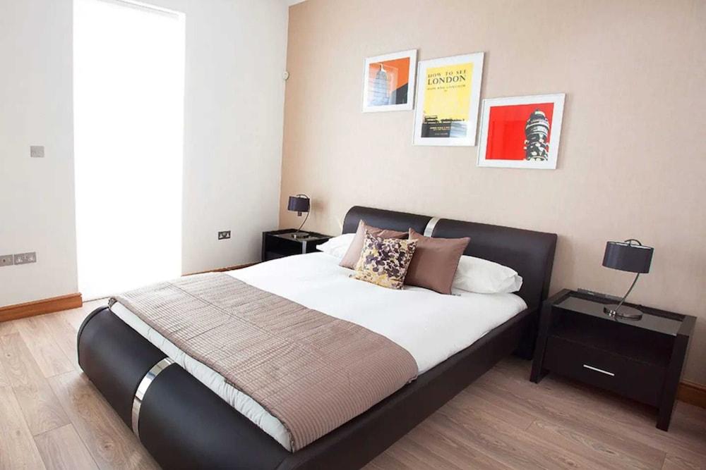 Impressive 2 Bedroom Luxury Flat in Chelsea 2