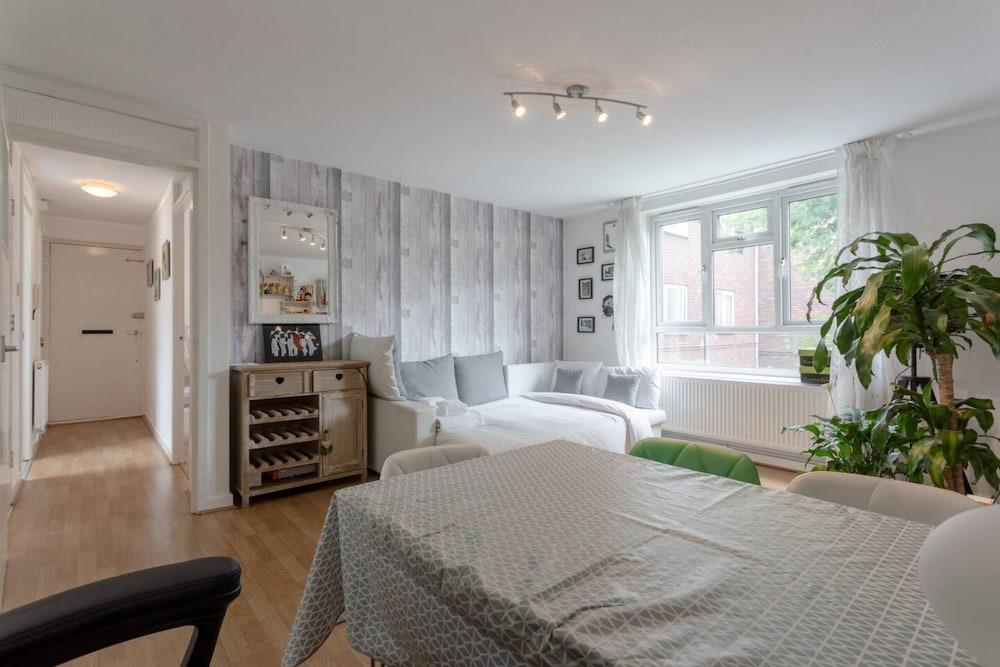 Stylish 1 Bedroom Apartment Near Clapham Junction 2