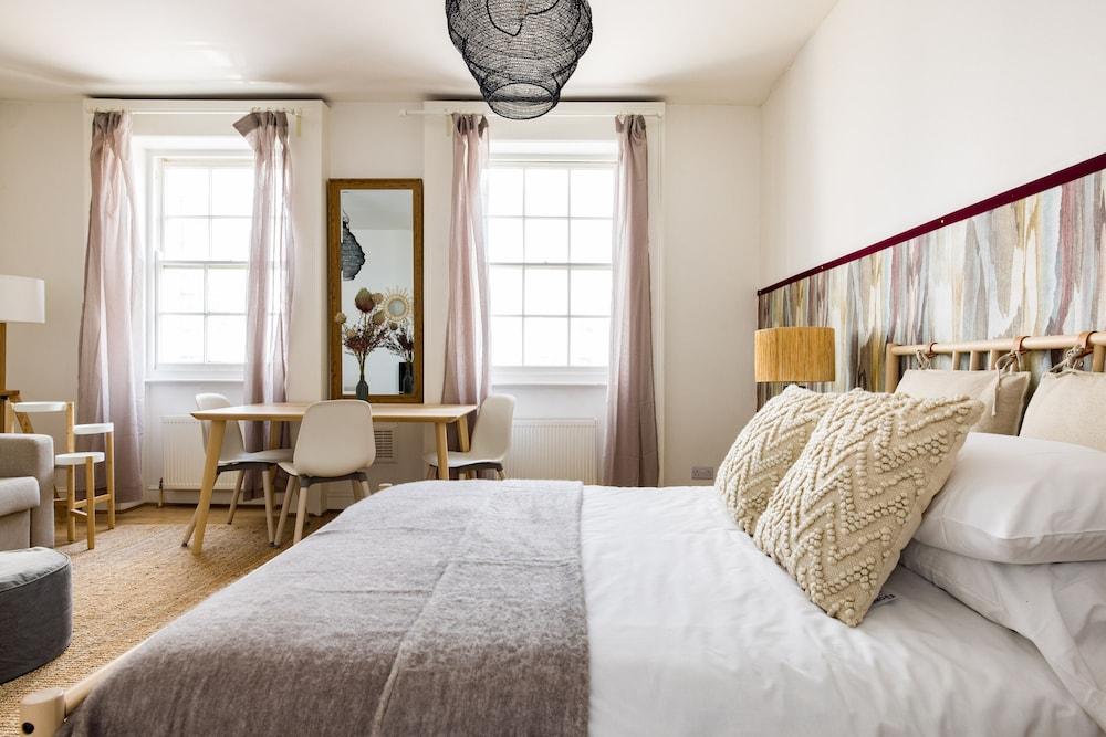 Mornington Crescent Apartments 1
