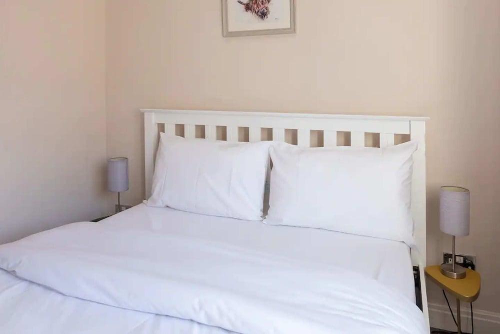 Spacious And Bright 2 Bedroom Flat in Maida Vale 2