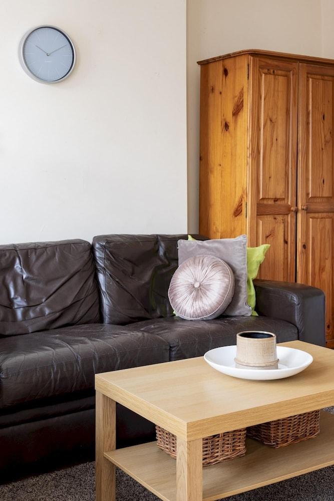 Charleville Road Studio Apartment 2