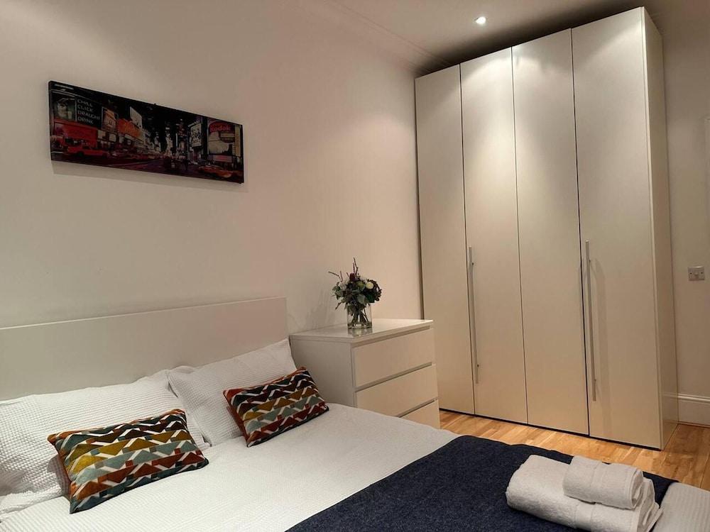 Charming 1-Bed Apartment in London 1