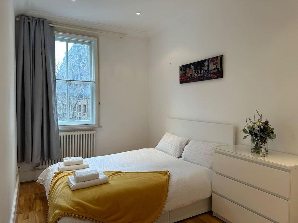 Charming 1-Bed Apartment in London 2