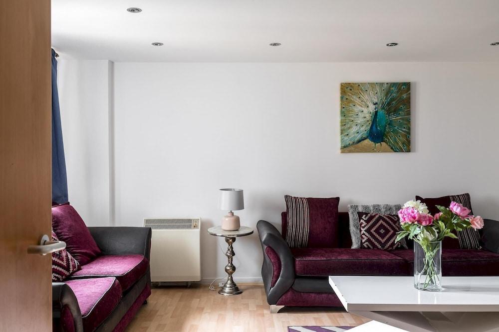 Picktheplace Imperial Wharf 2bed Apartment