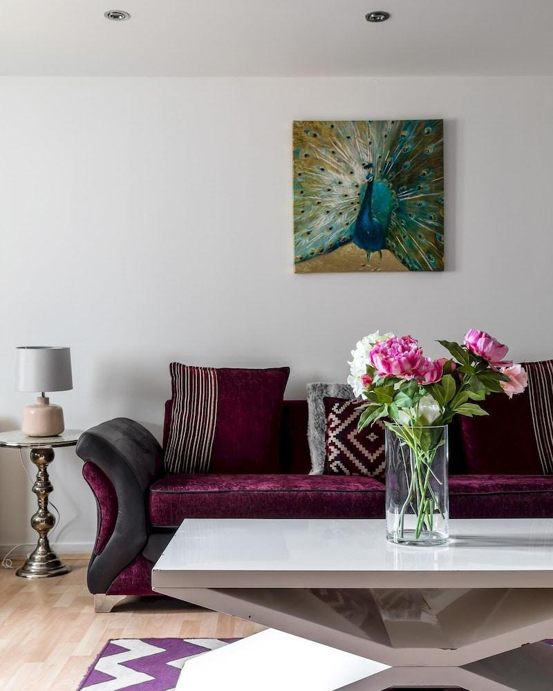 Picktheplace Imperial Wharf 2bed Apartment 1