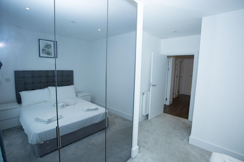 Highview 2-Bed Apartment in London 2