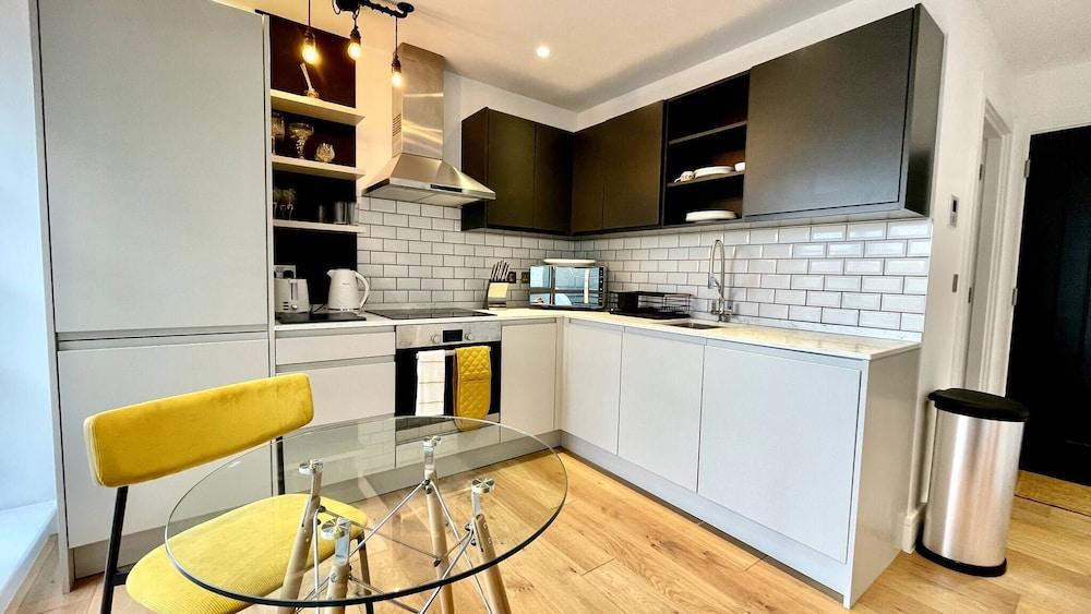 Modern & Stylish 1 Bedroom Flat