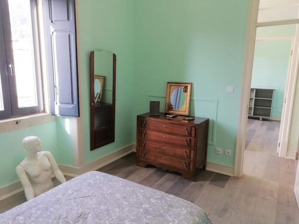 Beautiful Classic Designed 3-Bed Villa in Lisboa 1