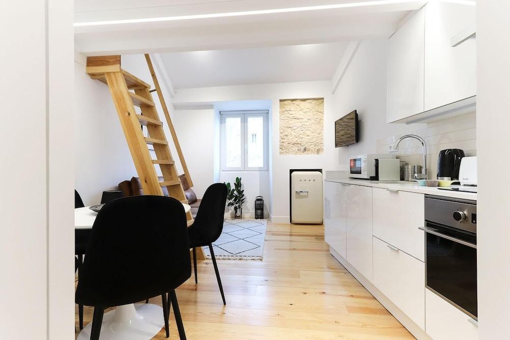 Charming Santos by Homing