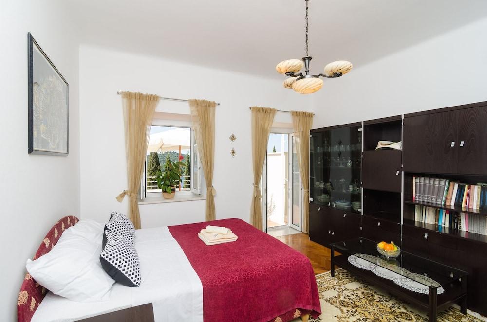 Apartments Davor 1
