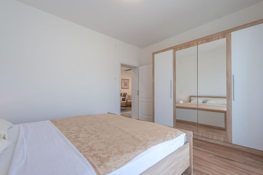 Apartments Lucija 2