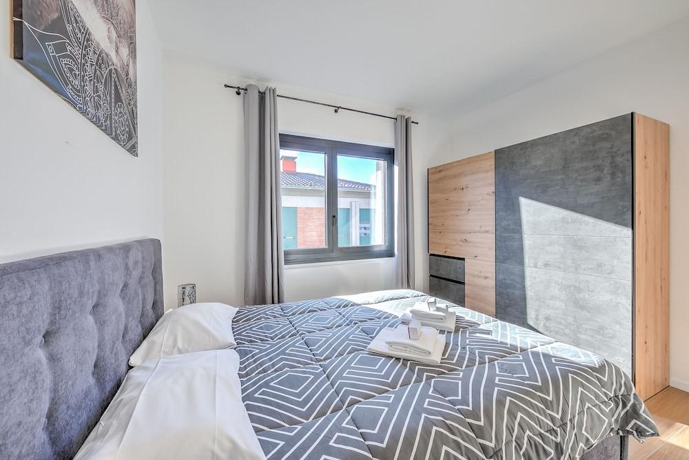 Boutique Apartment 12 2