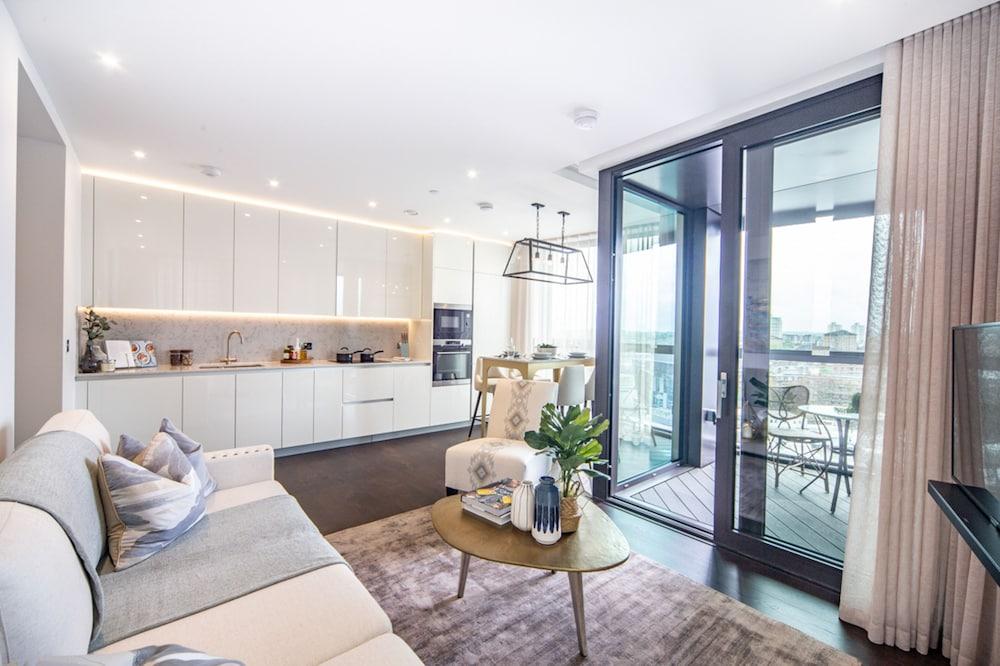 Thornes House Apartments