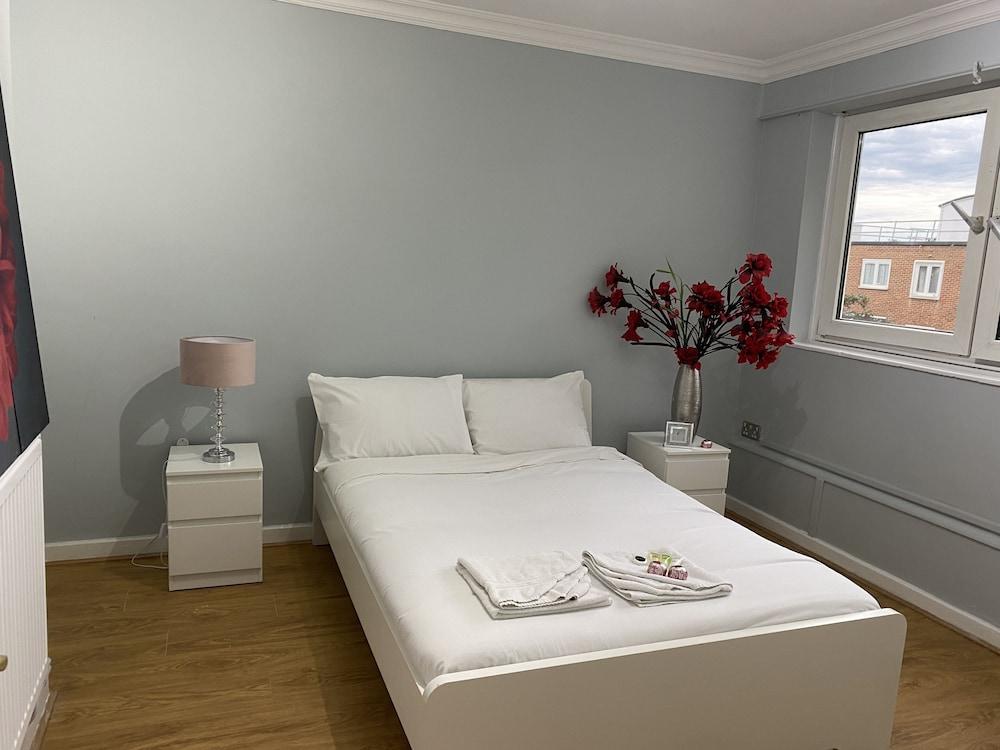 3 Bed Flat, Dedicated Workspace, Parking, 4ktv 1