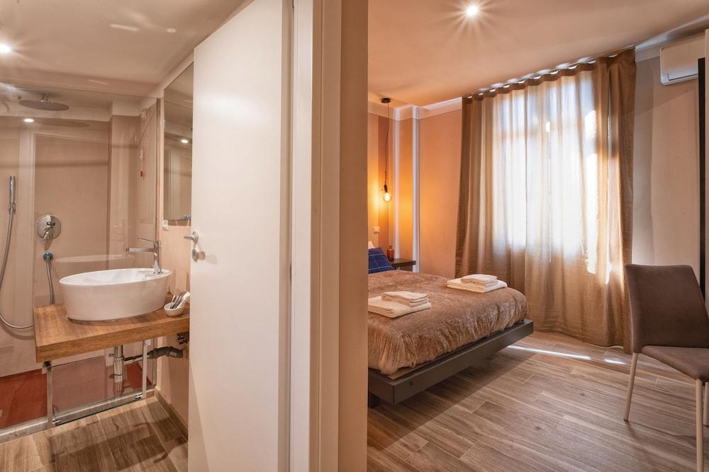 Gogo Petit Hotel 2