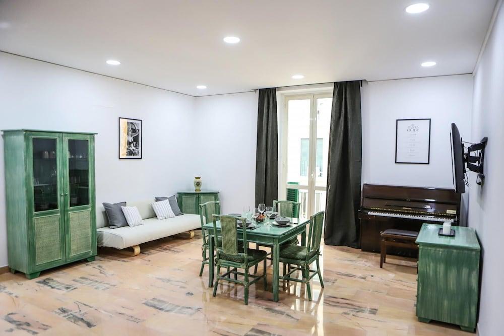 Modern Apartment at Piazza Del Ges by Wonderful Italy 1