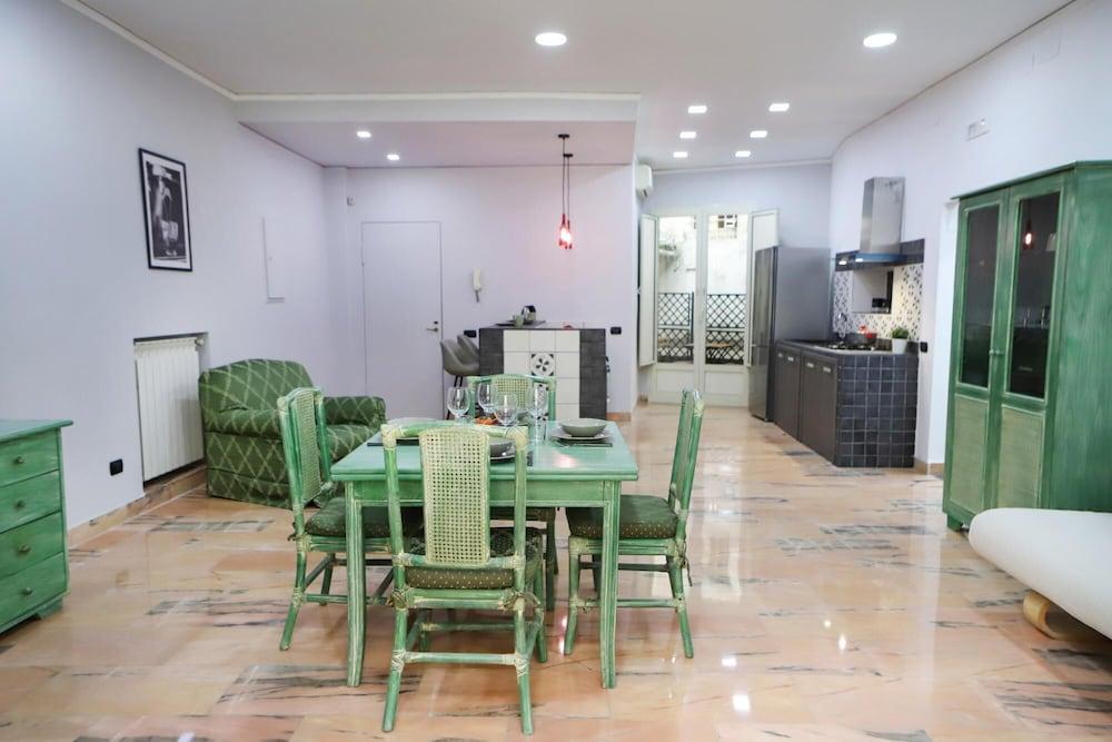 Modern Apartment at Piazza Del Ges by Wonderful Italy 2