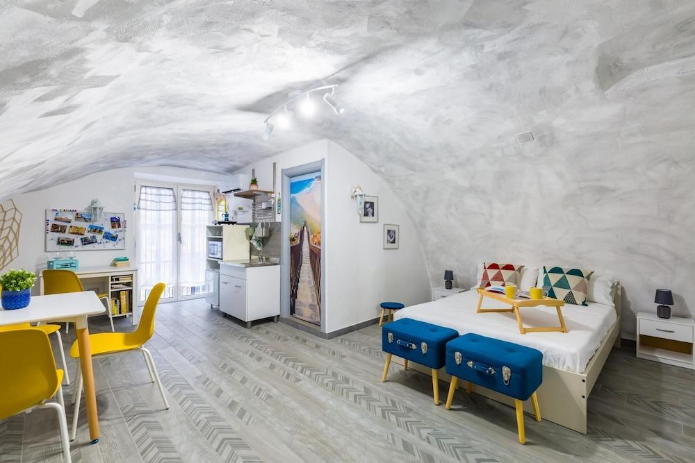 Riviera di Chiaia Studio Apartment