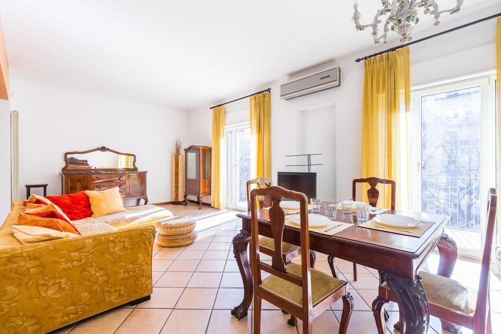 Vomero Family Apartment by Wonderful Italy 1