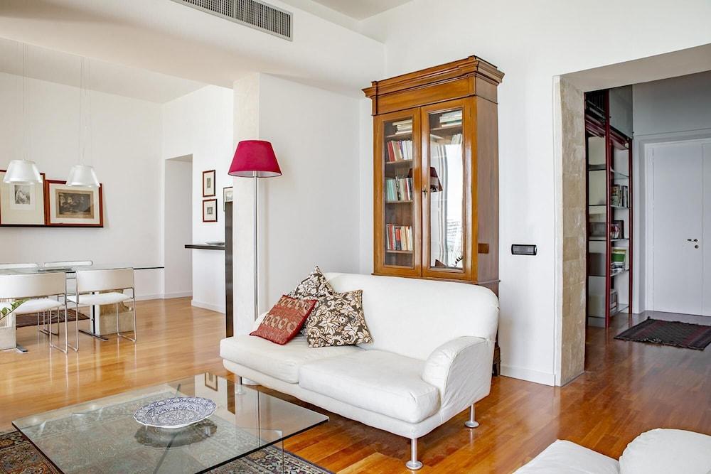 Oikos Sea View 23 by Wonderful Italy