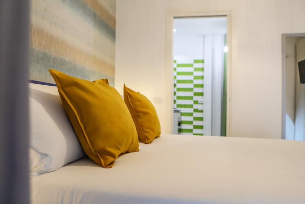 Mira Naples Apartment II 2