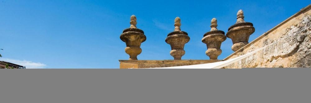 Amazing Apartment with Terrace on the Historical Porta Carini by Wonderful Italy