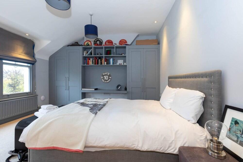 Gorgeous 4 Bedroom Family Home Next To Clapham Common 2