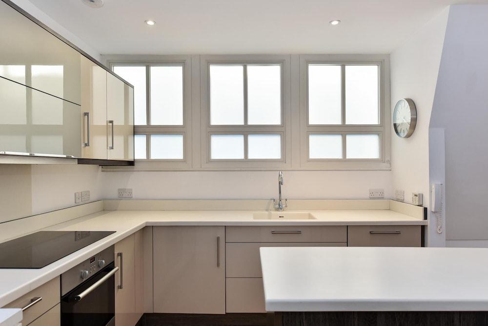 Large South Kensington Mews 2 Bed 2 5 Bath House 2