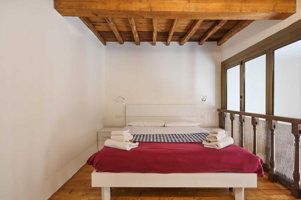 Santa Maria Novella Bright And Modern Apartment - Hosted by Sweetstay 1