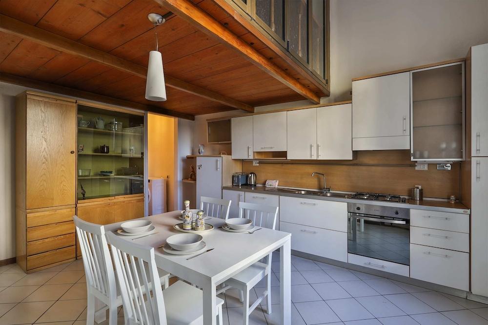 Santa Maria Novella Bright And Modern Apartment - Hosted by Sweetstay 2