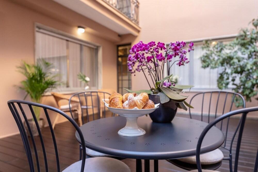 Boutique Apartment in Como 2
