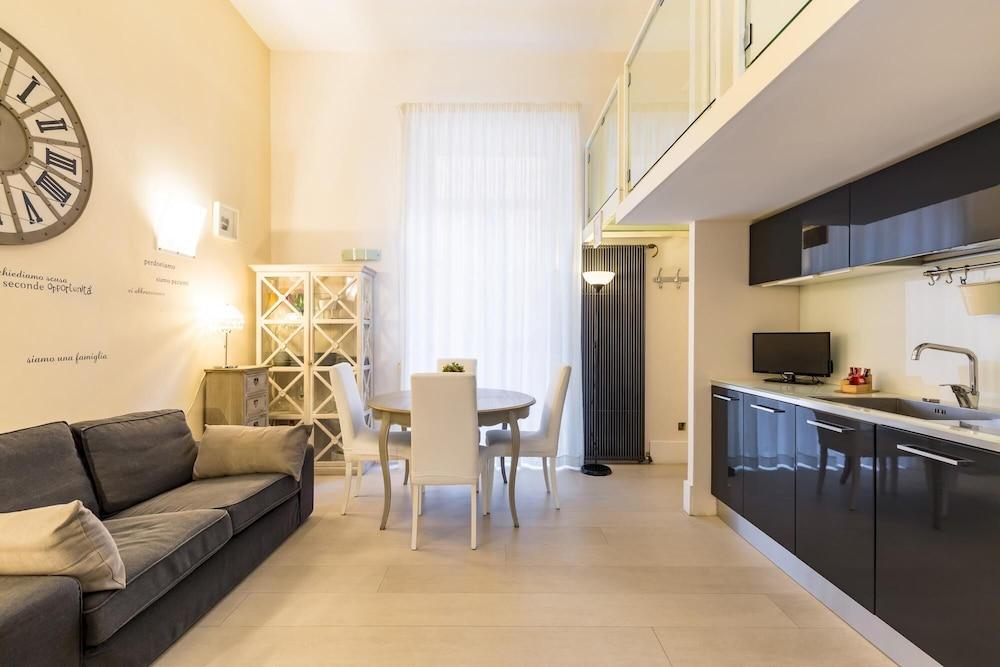 Cool Flat at Via Dei Mille by Napoliapartments