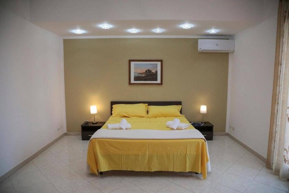 Spacious 4 Bedroom Apartment with Terrace And View 2