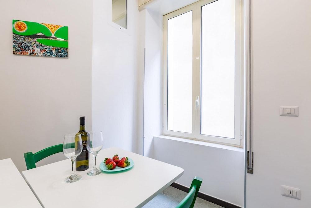Studios 1 in Napoli with 1 Bathrooms