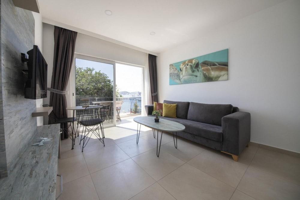Seafront Flat with Breathtaking Sea View in Bodrum