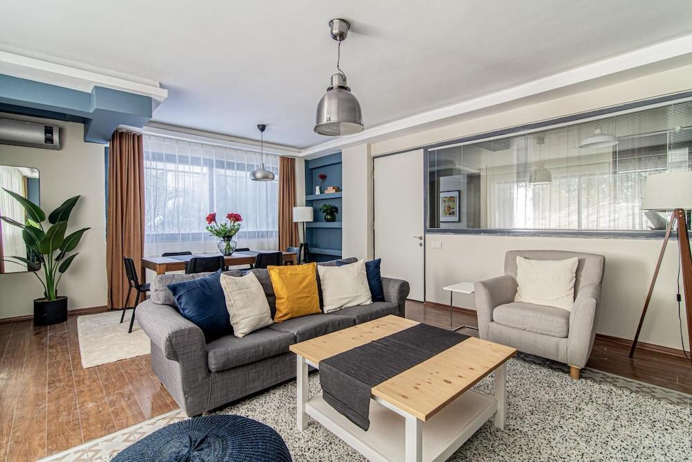Charming Flat with Backyard Close To Zorlu Center