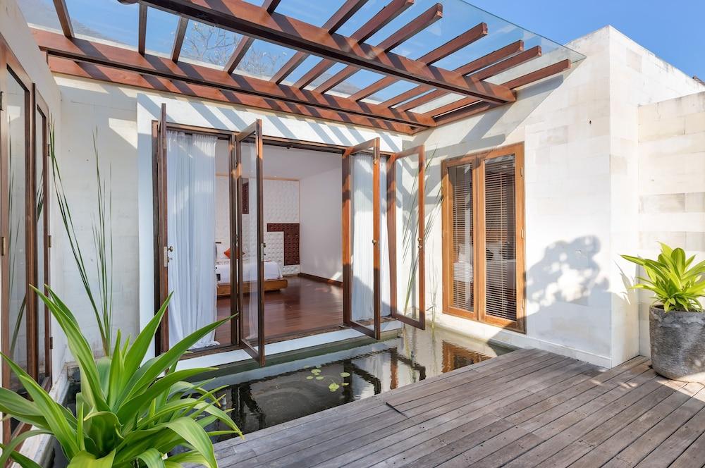 Fascinating Beachfront 2 Br Villa in Seminyak