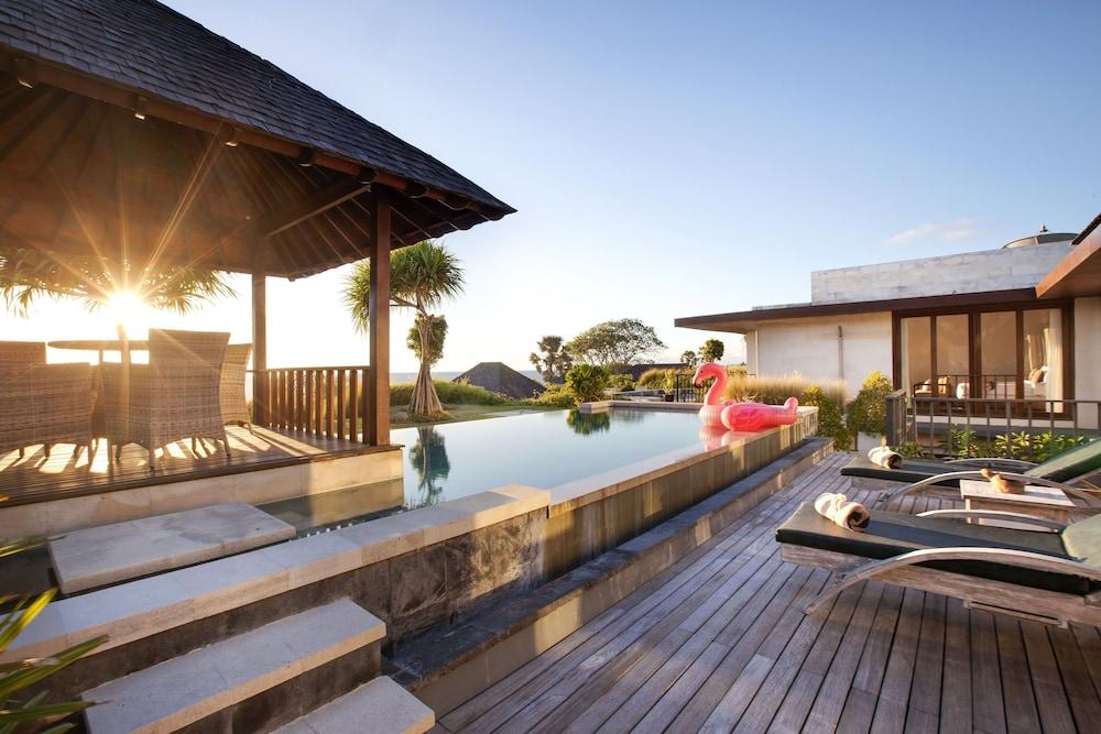 Charming Oceanfront 3 Br Villa in Seminyak