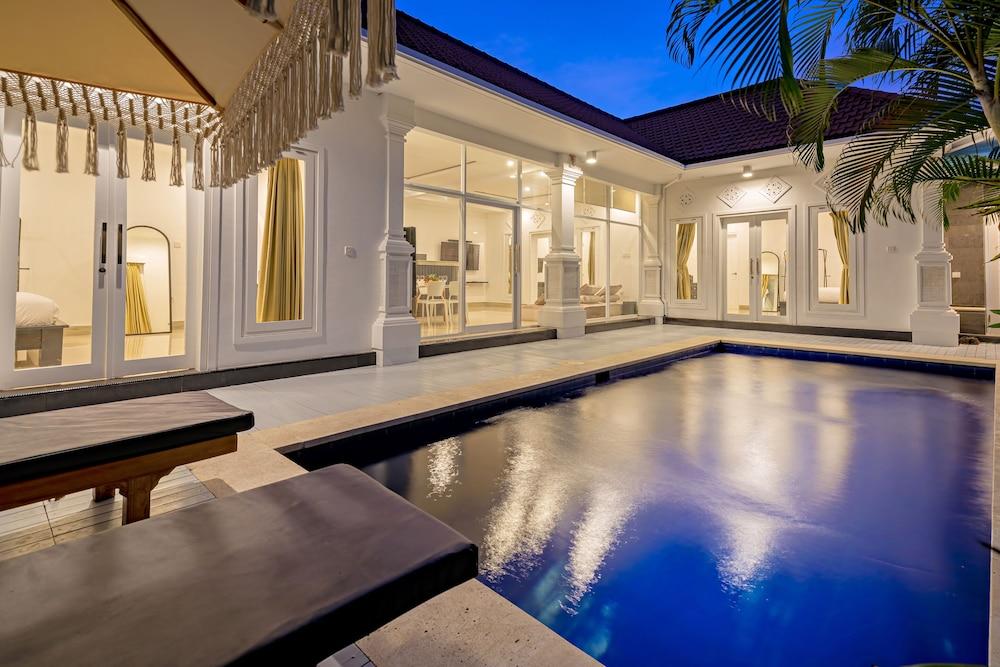 Villa Kira