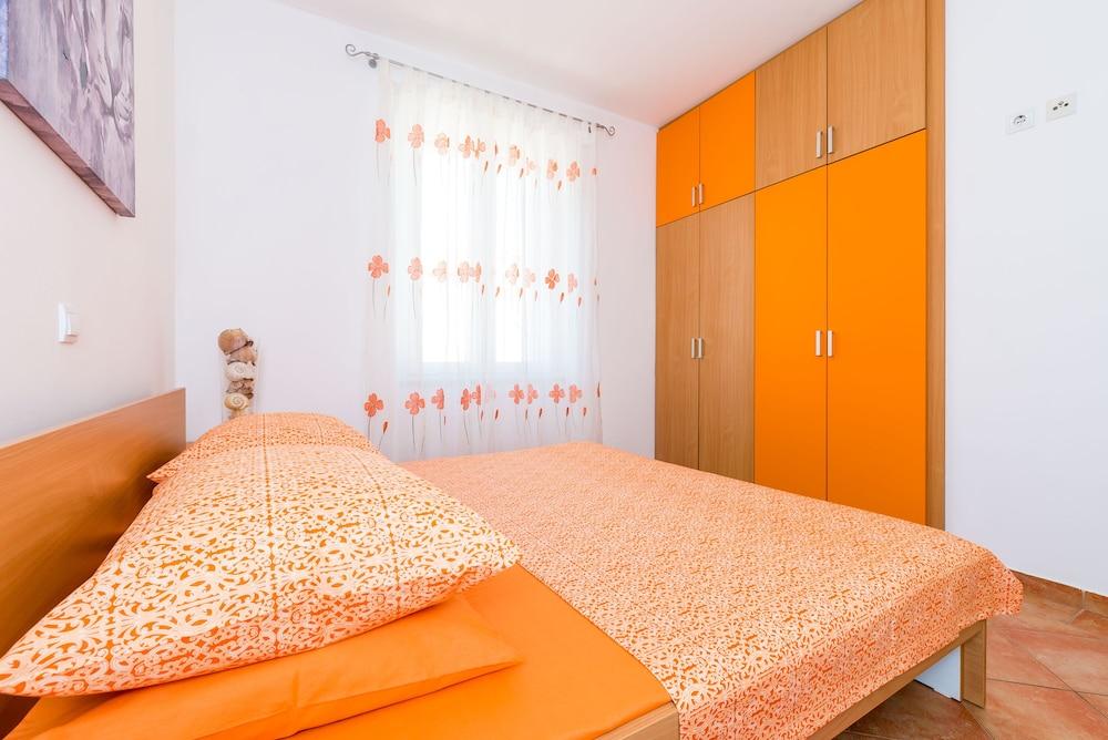 Apartments & Room Frane 2