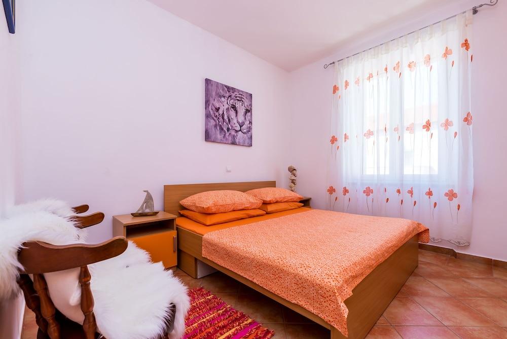 Apartments & Room Frane 1