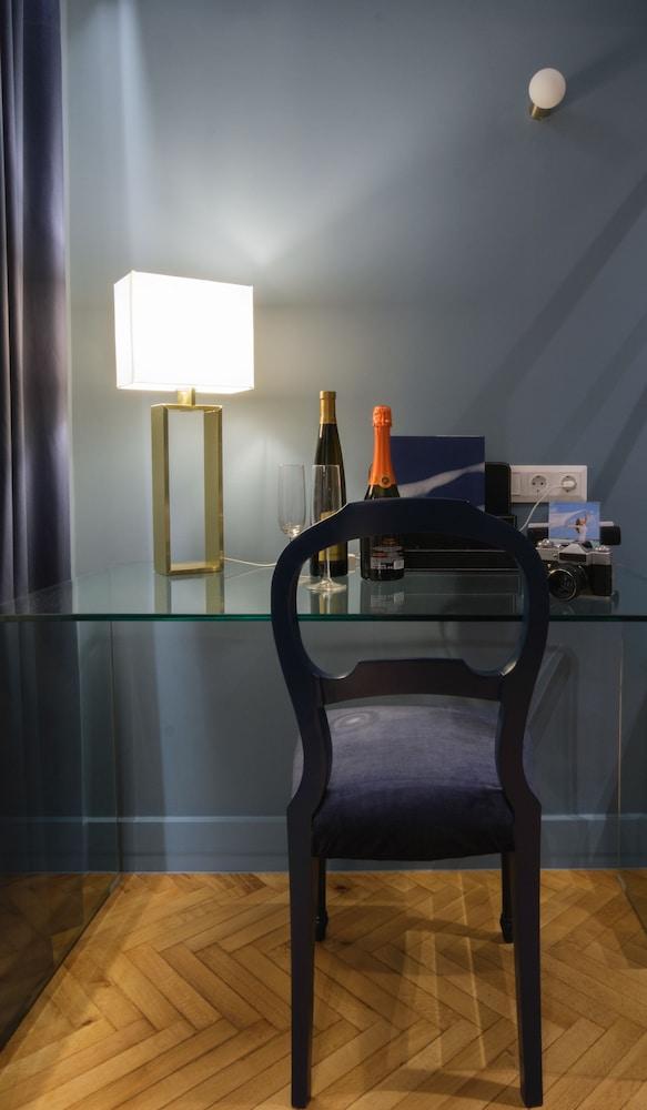 Color K23 Suites