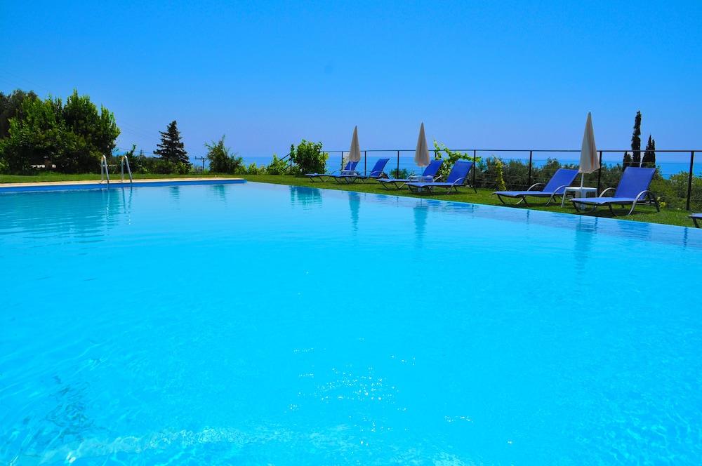 Studio Apartments with Large Swimming Pool And Sea View at Pelekas Beach, Corfu
