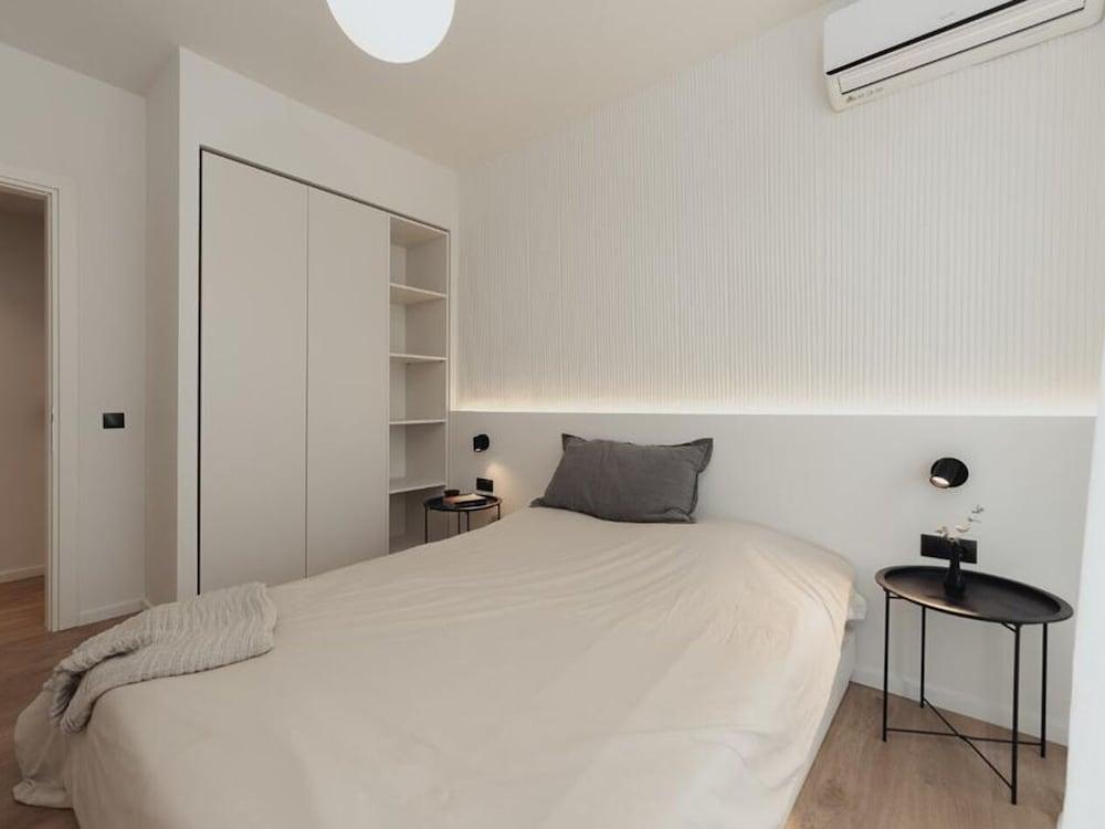 1 Bedroom Apartment with Balcony And Sea View 1