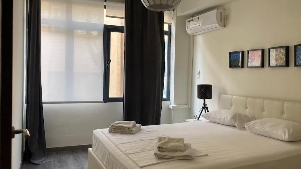 Gk Psyri Apartment