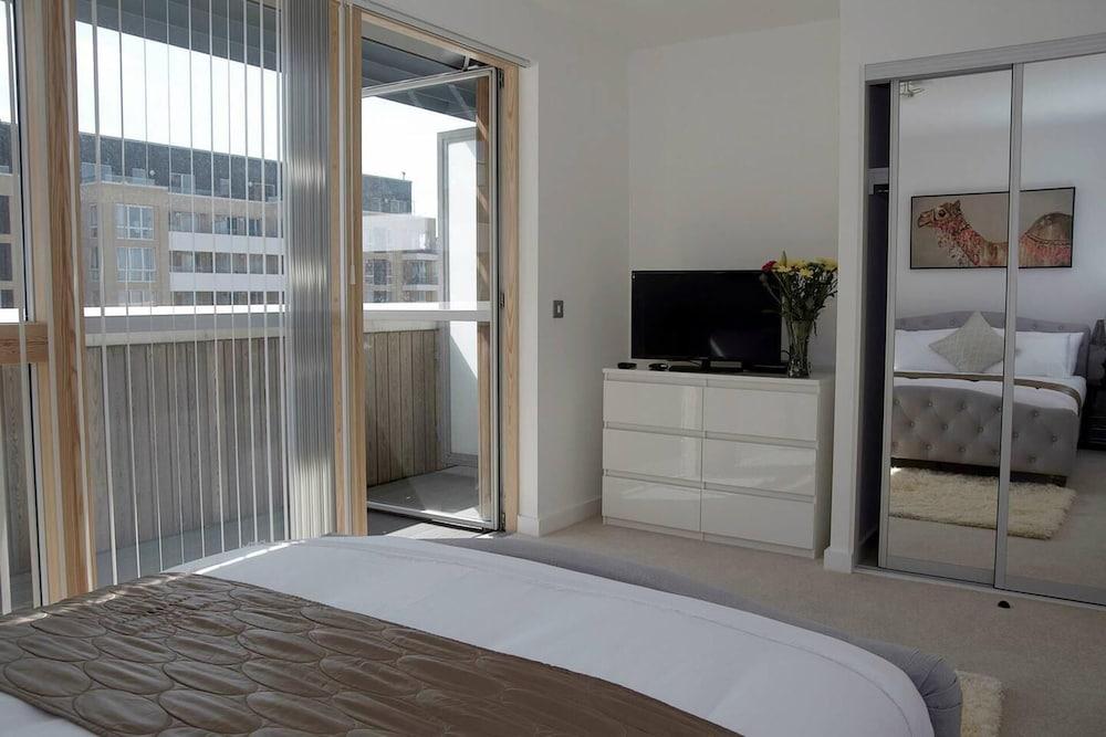 Charming 3-Bed House in East Central London 2
