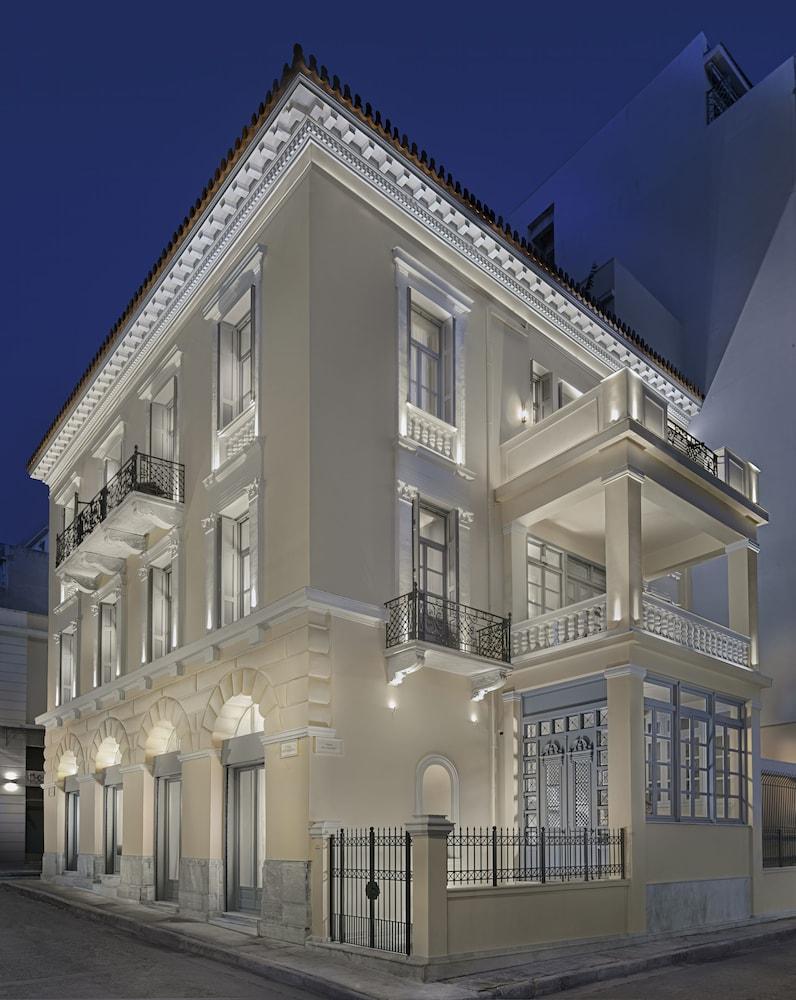 Monument Hotel