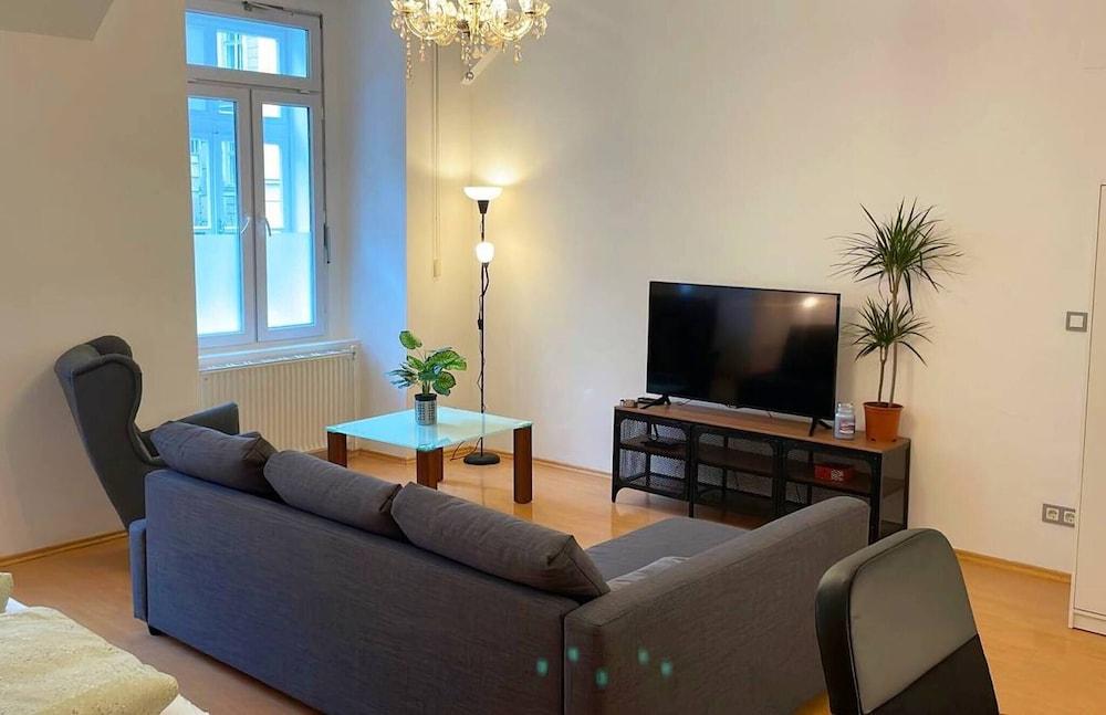 Welcoming Condo of Peace in Prime Location of Wien